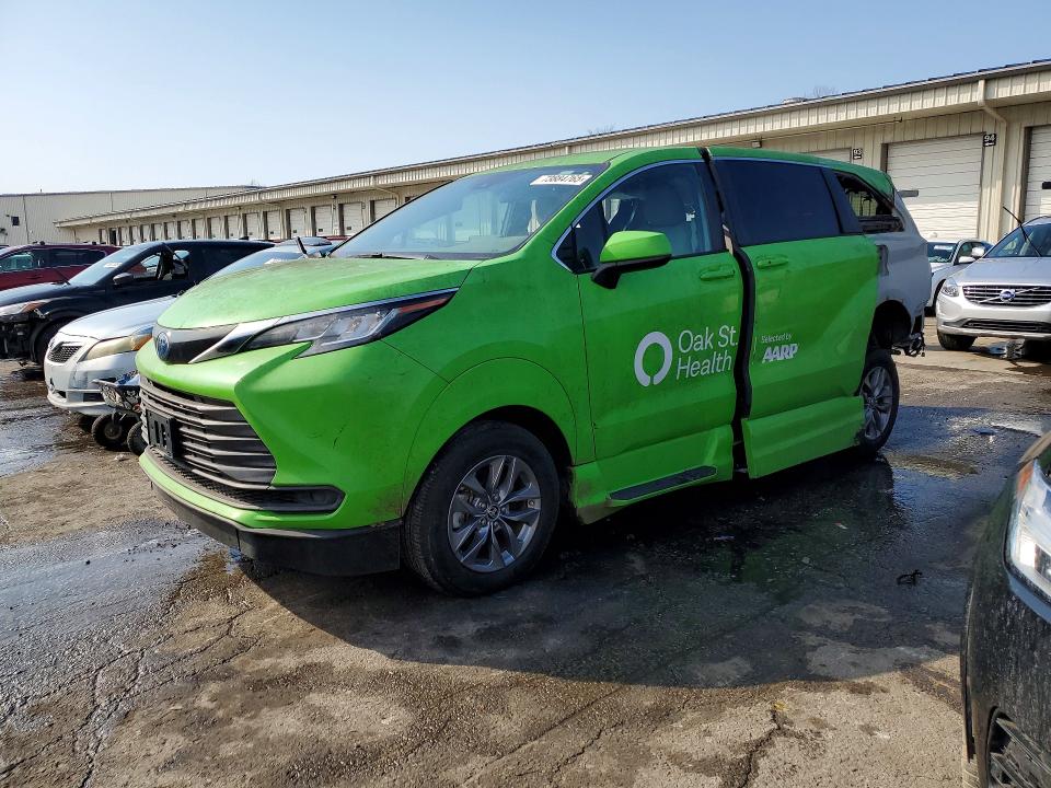 Photo 1 from auction – 2022 TOYOTA SIENNA LE with VIN 5TDKRKEC8NS108142