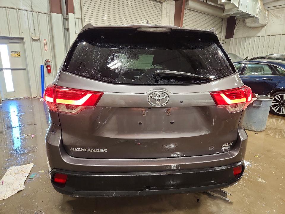 Photo 6 from auction – 2019 TOYOTA HIGHLANDER with VIN 5TDJZRFH3KS618750