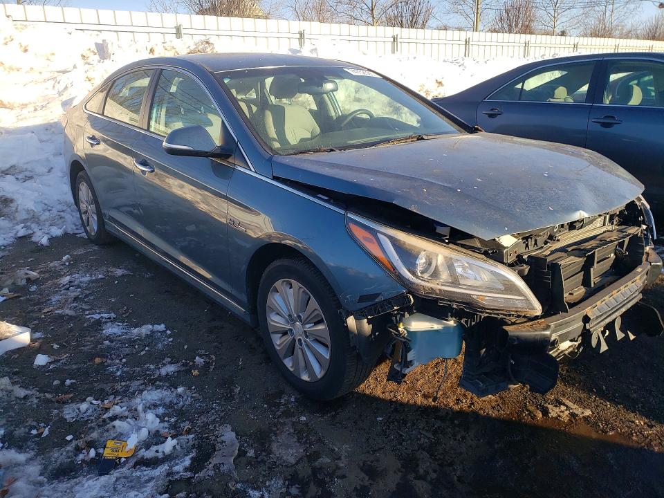 Photo 4 from auction – 2016 HYUNDAI SONATA with VIN KMHE24L12GA036171