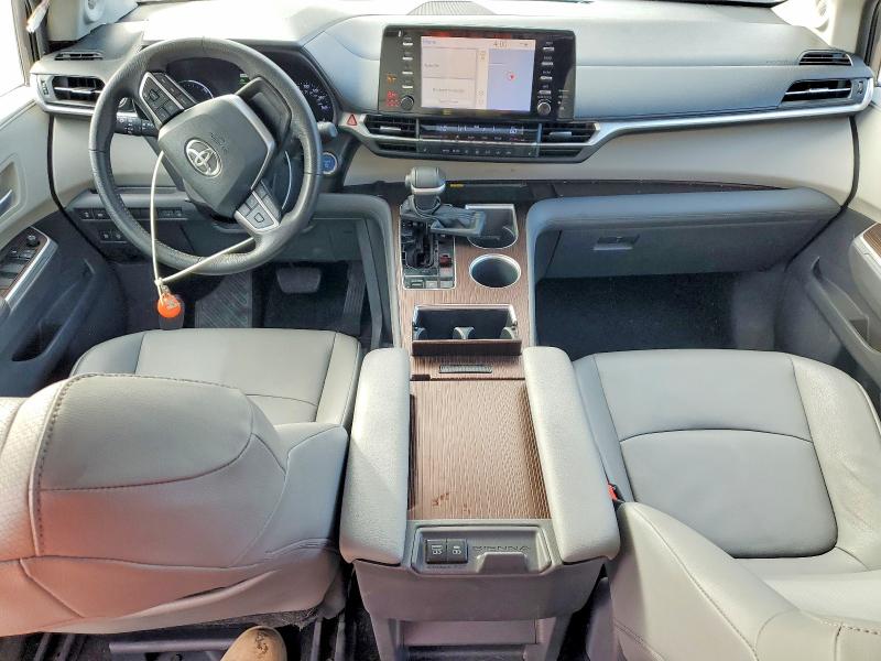 Photo 8 from auction – 2021 TOYOTA SIENNA with VIN 5TDJRKEC8MS009962