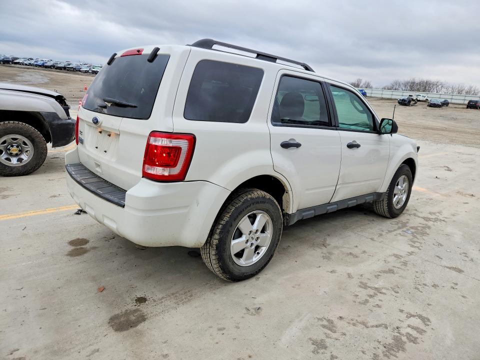 Photo 3 from auction – 2011 FORD ESCAPE with VIN 1FMCU0D75BKA86532