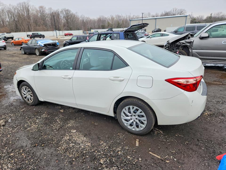 Zdjęcie 2 z aukcji – 2018 TOYOTA COROLLA z VIN 5YFBURHE8JP800277