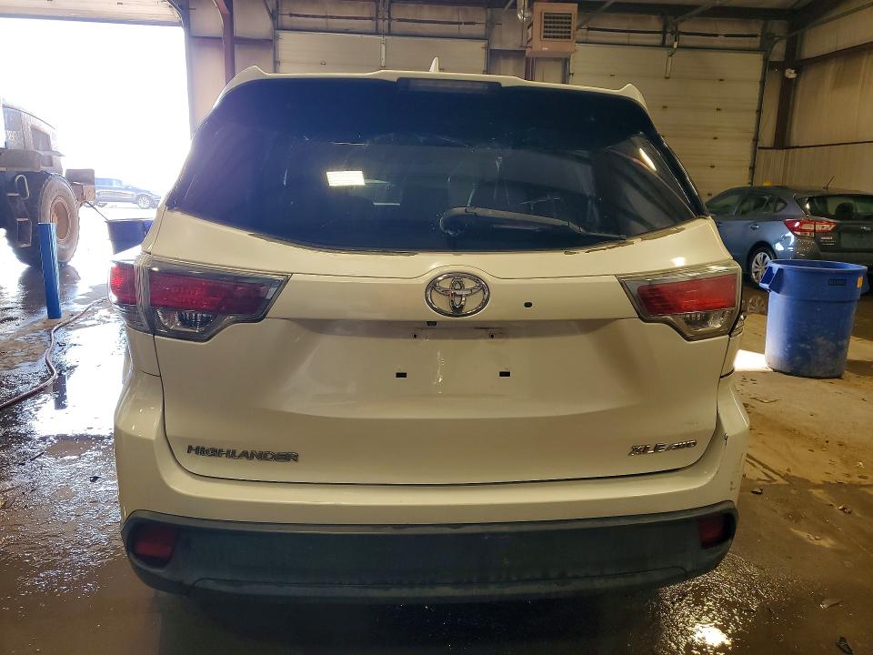 Photo 6 from auction – 2015 TOYOTA HIGHLANDER with VIN 5TDJKRFH1FS130567