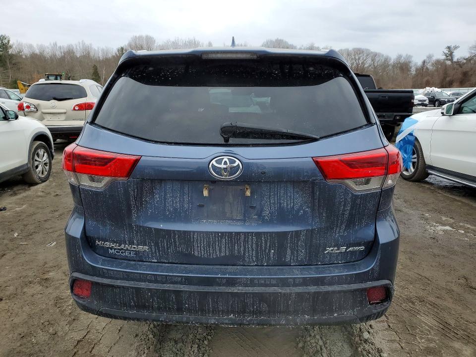 Photo 6 from auction – 2019 TOYOTA HIGHLANDER with VIN 5TDJZRFH1KS965543