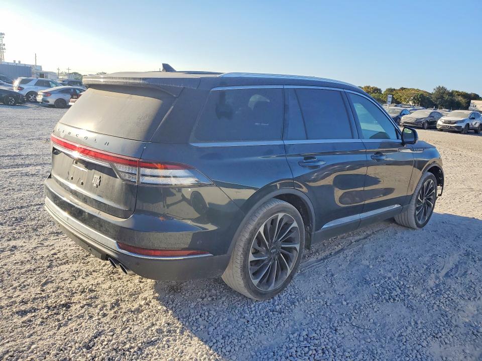Photo 3 from auction – 2021 LINCOLN AVIATOR with VIN 5LM5J7WC1MGL09107