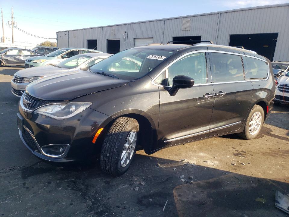 CHRYSLER PACIFICA 2020 with VIN 2C4RC1BG5LR157645 - Photo from auction