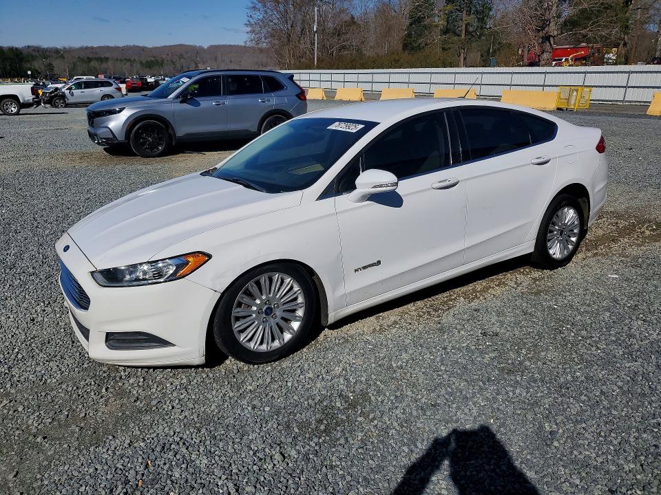 FORD FUSION 2014 z numerem VIN 3FA6P0LU8ER196321 - Zdjęcie z aukcji