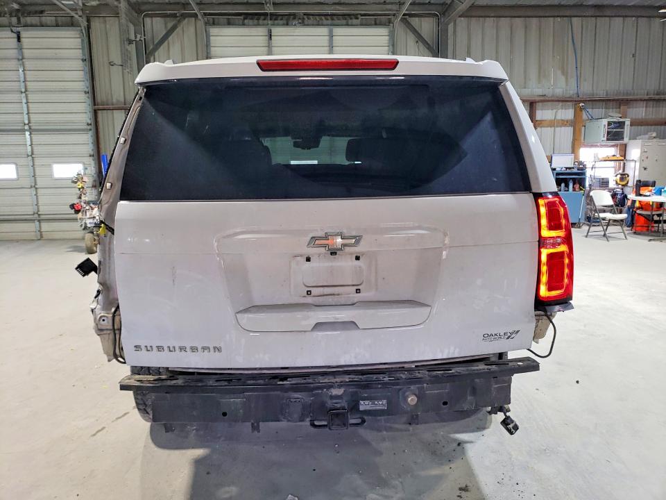 Photo 6 from auction – 2016 CHEVROLET SUBURBAN with VIN 1GNSCHKC9GR320033