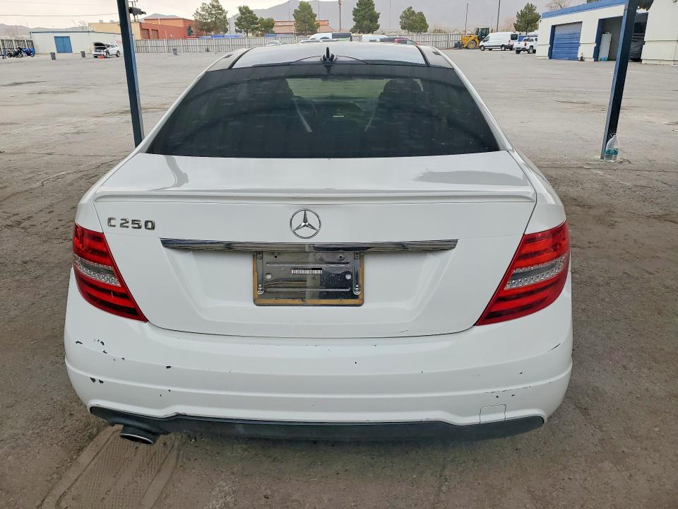 Photo 6 from auction – 2013 MERCEDES-BENZ C with VIN WDDGJ4HB1DF990786