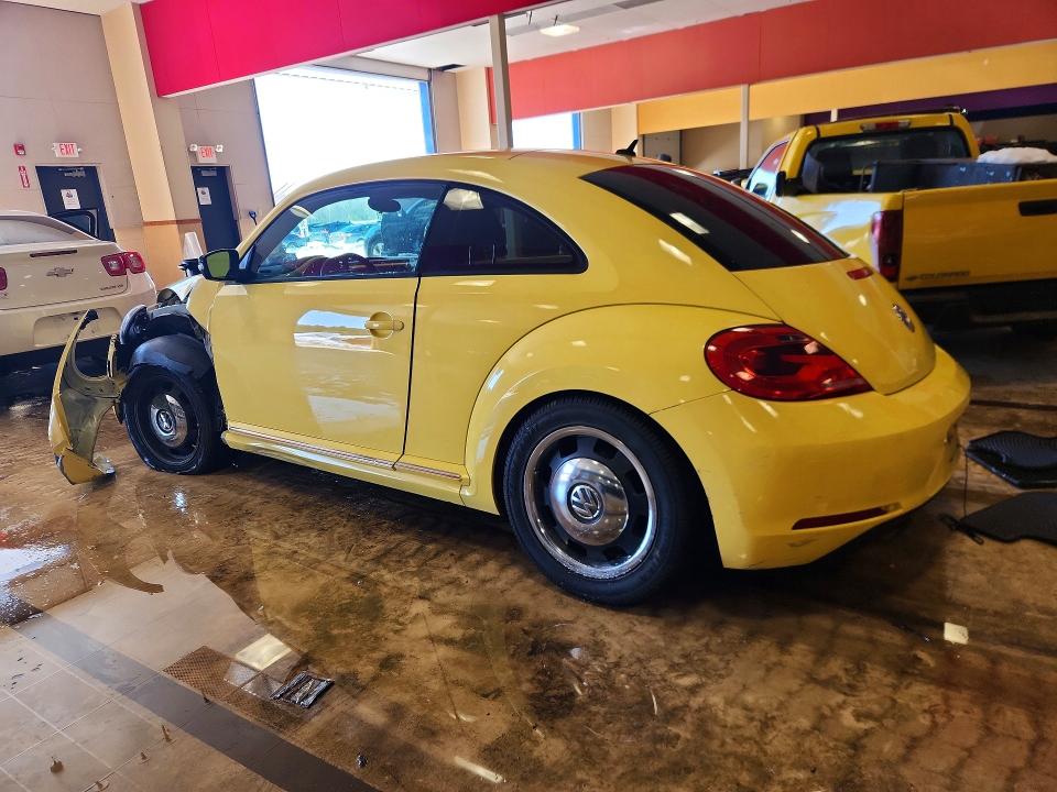Photo 2 from auction – 2012 VOLKSWAGEN BEETLE with VIN 3VWJP7AT5CM606443