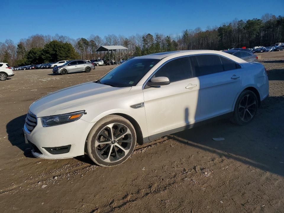 FORD TAURUS 2015 with VIN 1FAHP2H83FG164711 - Photo from auction