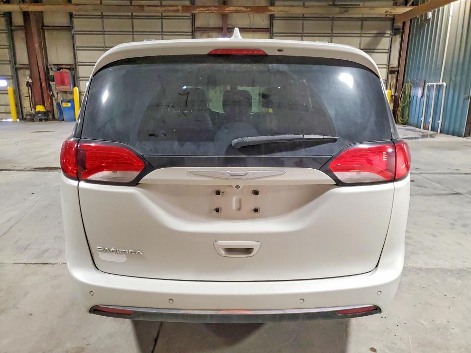 Photo 6 from auction – 2017 CHRYSLER PACIFICA with VIN 2C4RC1BG0HR610397