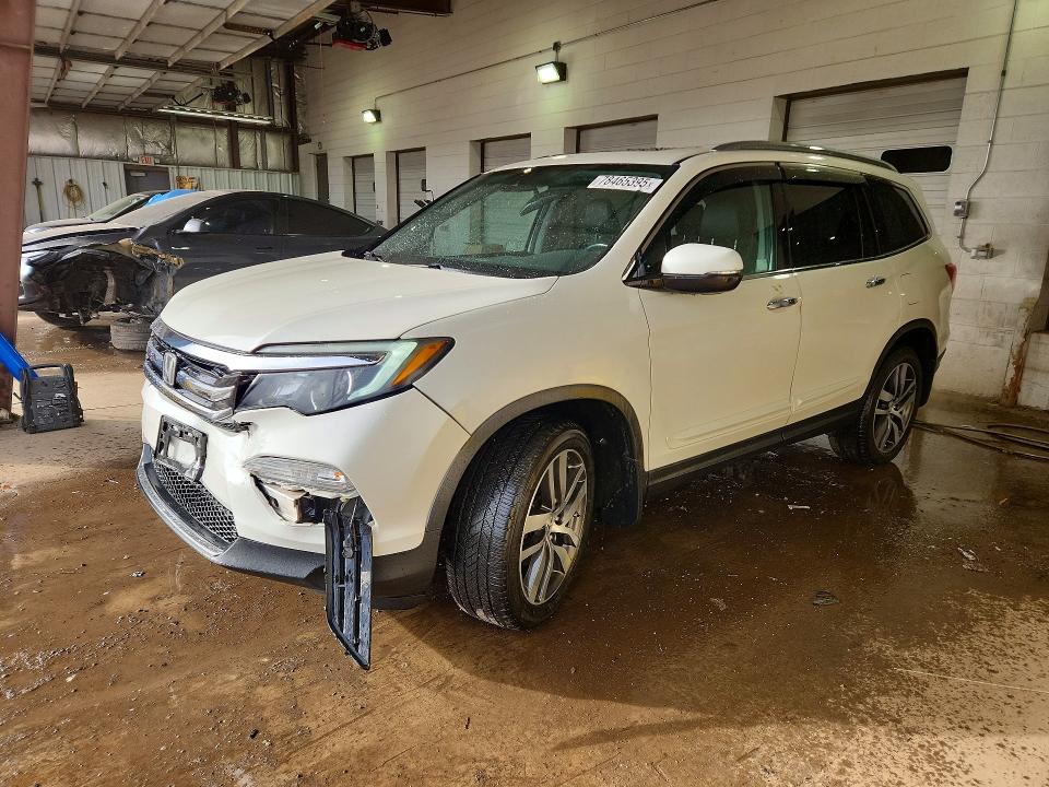 HONDA PILOT 2017 with VIN 5FNYF6H91HB029625 - Photo from auction