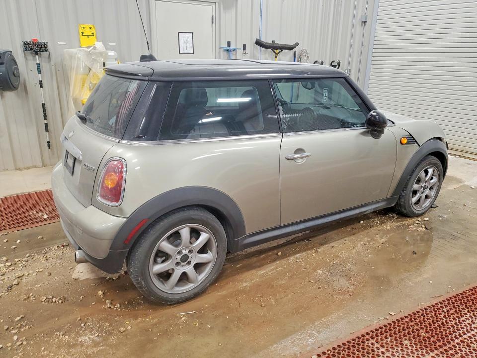 Photo 3 from auction – 2008 MINI COOPER with VIN WMWMF33578TU64693