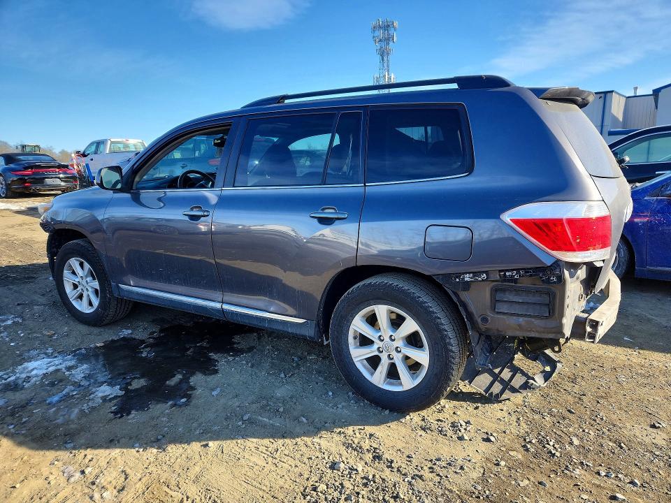 Photo 2 from auction – 2011 TOYOTA HIGHLANDER with VIN 5TDBK3EH2BS065726