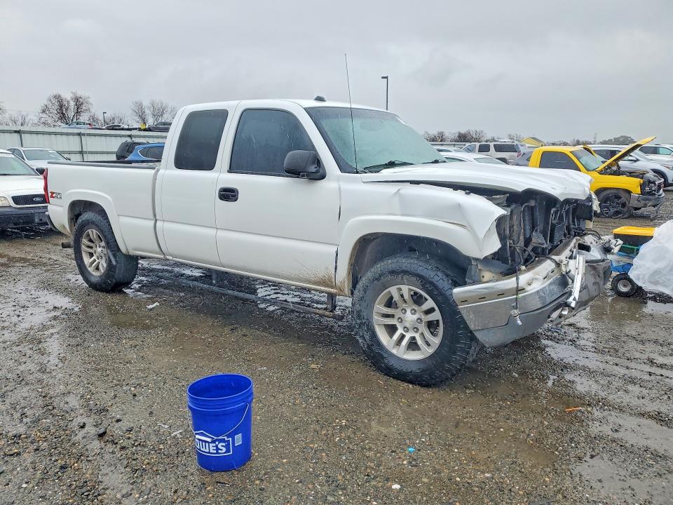 Photo 4 from auction – 2004 CHEVROLET SILVERADO with VIN 1GCEK19T34E174706