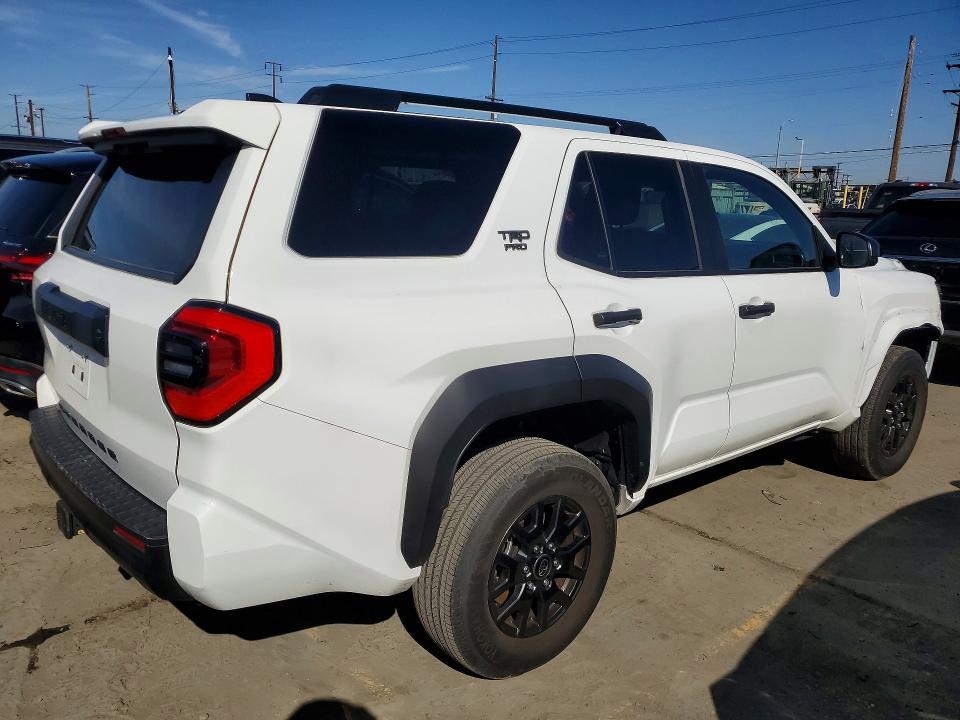 Photo 3 from auction – 2025 TOYOTA 4RUNNER with VIN JTEVA5AR0S5003625