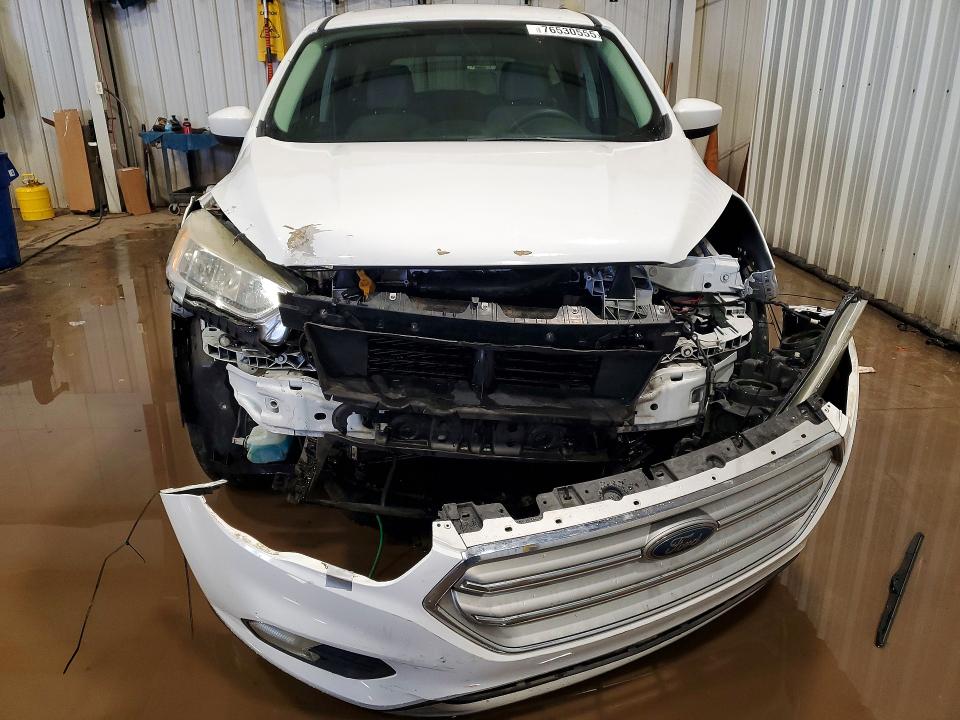 Foto 5 de la subasta – 2017 FORD ESCAPE SE con VIN 1FMCU9GD7HUA33009