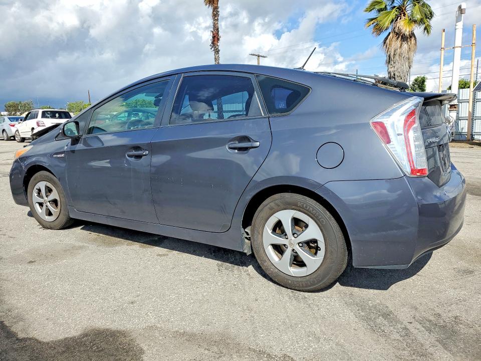 Photo 2 from auction – 2013 TOYOTA PRIUS with VIN JTDKN3DU6D1708536