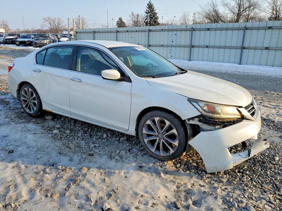 Photo 4 from auction – 2014 HONDA ACCORD with VIN 1HGCR2F50EA044939
