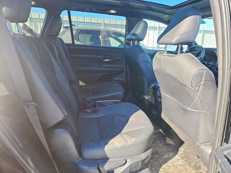 Photo 11 from auction – 2025 TOYOTA GRAND HIGH with VIN 5TDADAB59SS025504