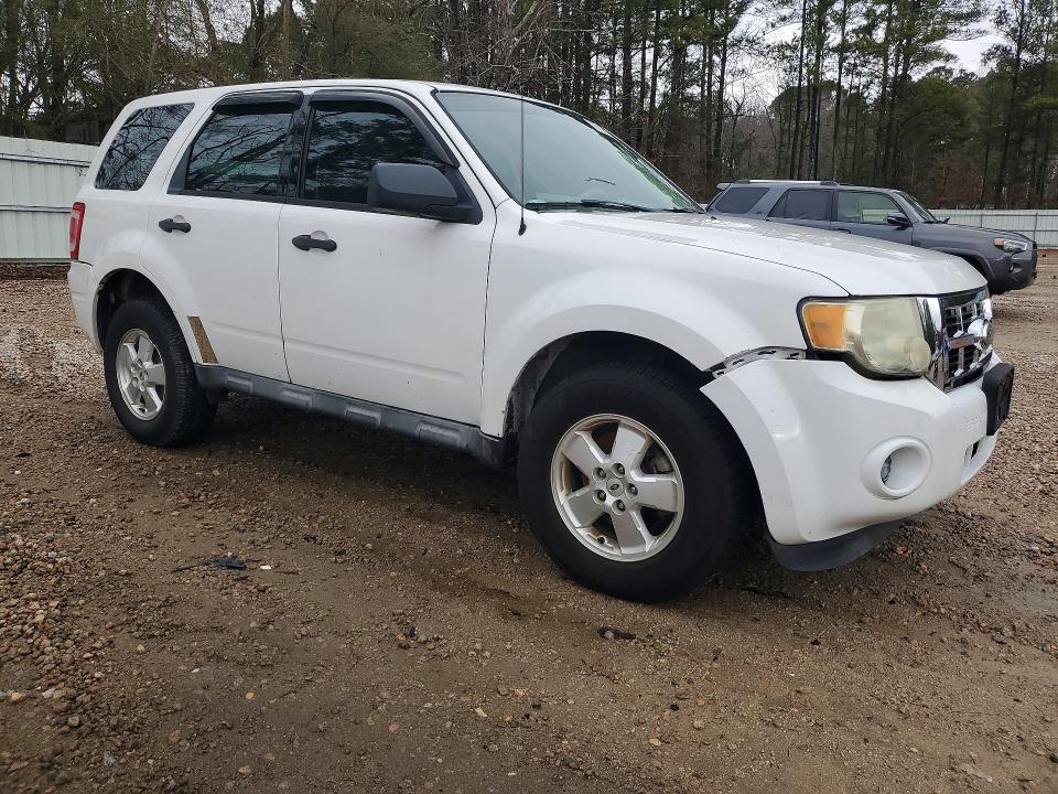Photo 4 from auction – 2011 FORD ESCAPE XLS with VIN 1FMCU0C75BKB66348
