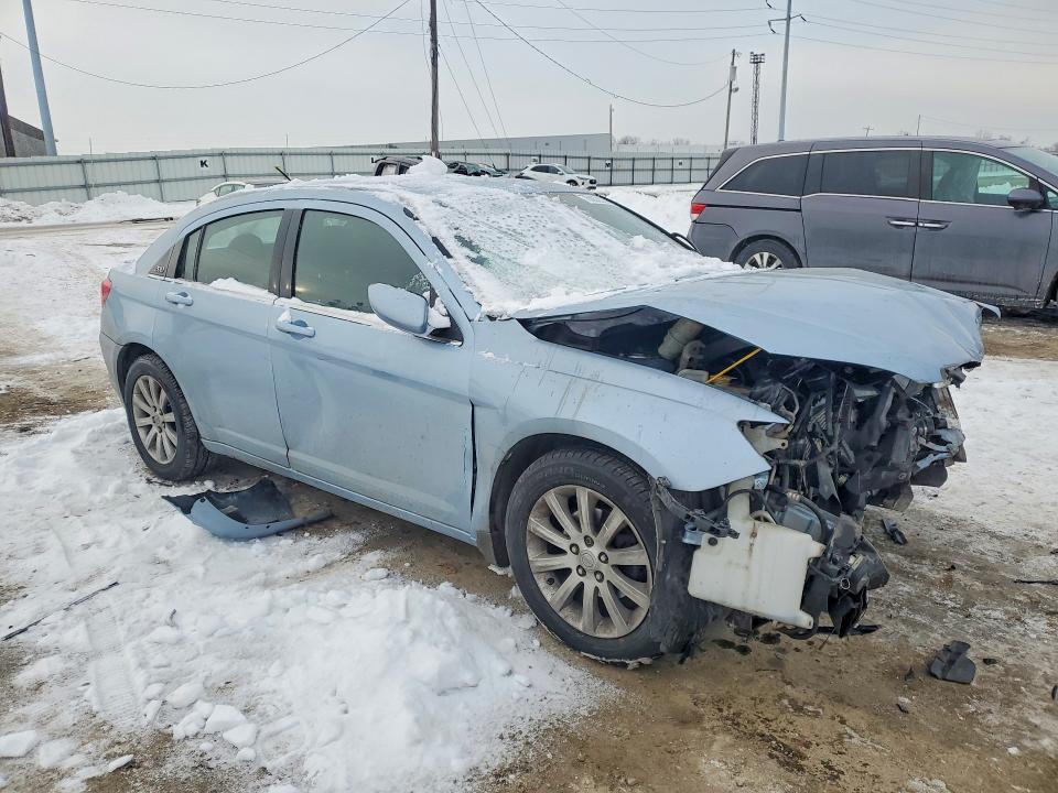 Photo 4 from auction – 2013 CHRYSLER 200 with VIN 1C3CCBBB2DN684982