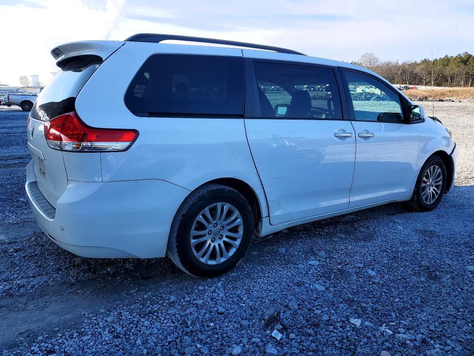 Photo 3 from auction – 2014 TOYOTA SIENNA XLE with VIN 5TDYK3DCXES428407