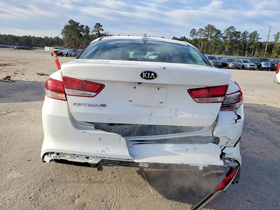 Photo 6 from auction – 2018 KIA OPTIMA with VIN 5XXGT4L32JG217407