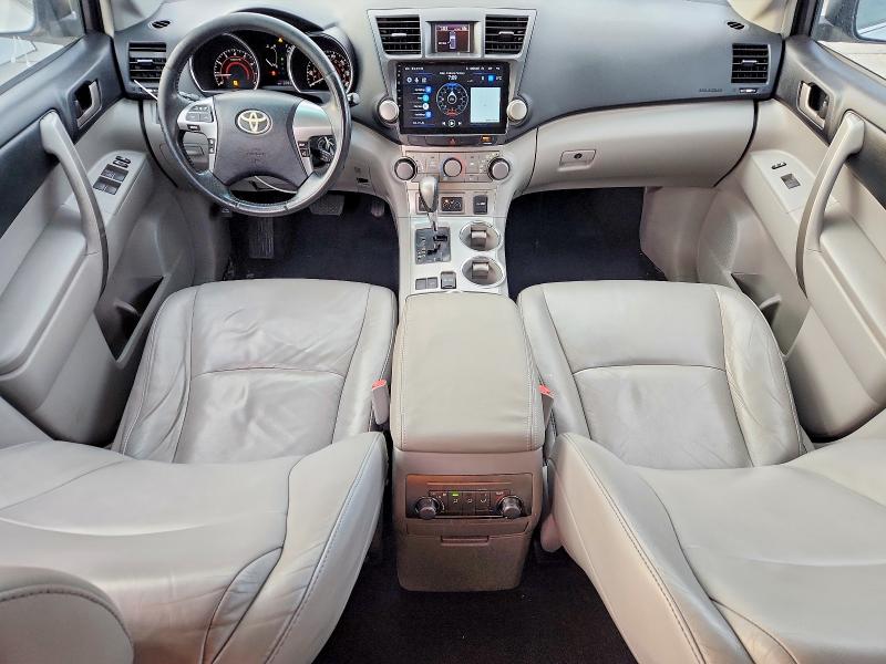 Photo 8 from auction – 2011 TOYOTA HIGHLANDER with VIN 5TDZK3EH6BS024708