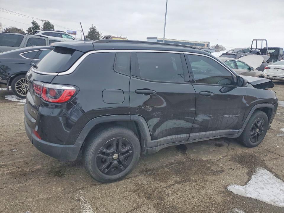 Photo 3 from auction – 2019 JEEP COMPASS with VIN 3C4NJCAB5KT726303