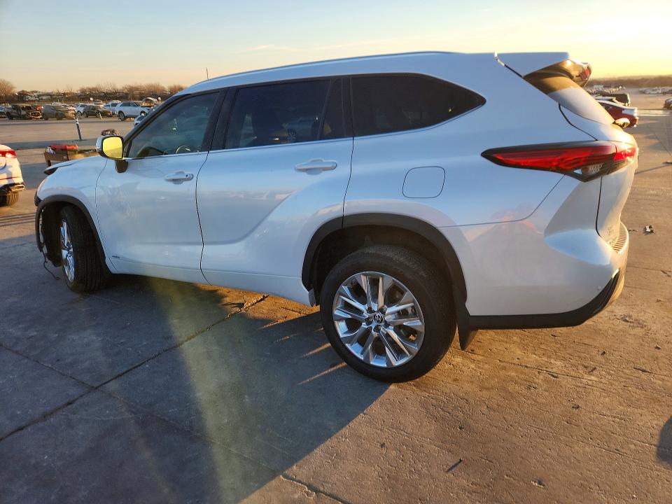 Photo 2 from auction – 2023 TOYOTA HIGHLANDER with VIN 5TDXBRCH3PS578647