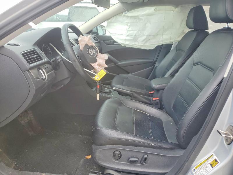 Photo 7 from auction – 2015 VOLKSWAGEN PASSAT S with VIN 1VWAT7A35FC102380