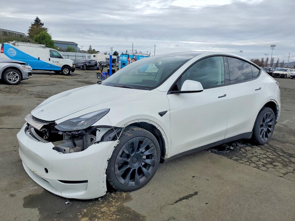 TESLA MODEL Y 2025 z numerem VIN 7SAYGDED0SF276431 - Zdjęcie z aukcji