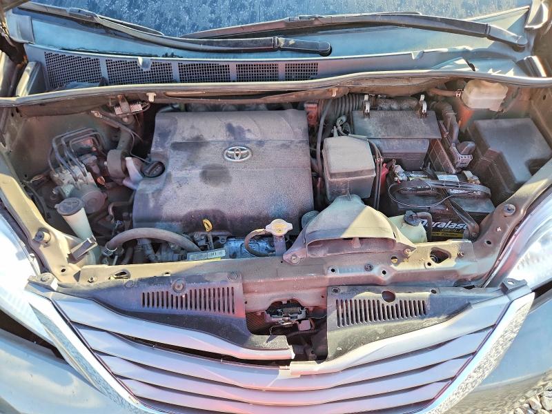 Photo 11 from auction – 2014 TOYOTA SIENNA with VIN 5TDYK3DCXES474528