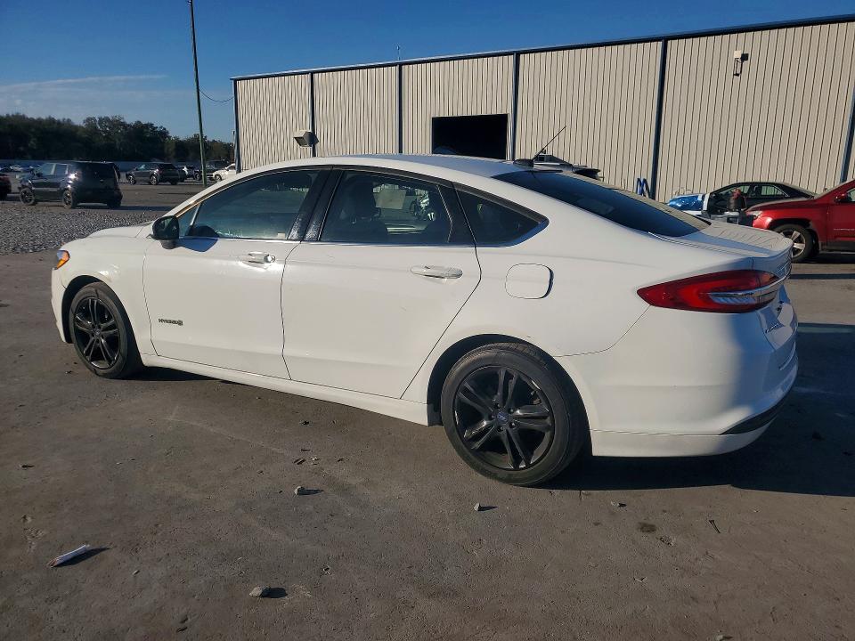 Photo 2 from auction – 2018 FORD FUSION with VIN 3FA6P0LU0JR225837