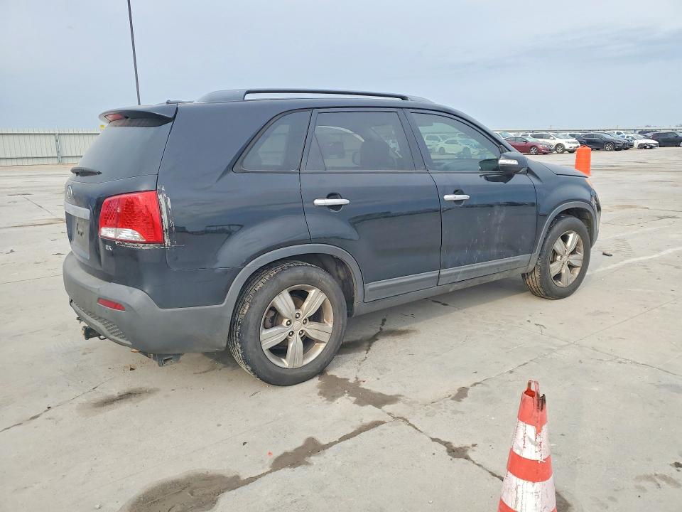 Photo 3 from auction – 2012 KIA SORENTO with VIN 5XYKU3A64CG299055