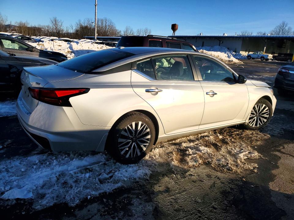 Photo 3 from auction – 2024 NISS ALTIMA with VIN 1N4BL4DV5RN331210