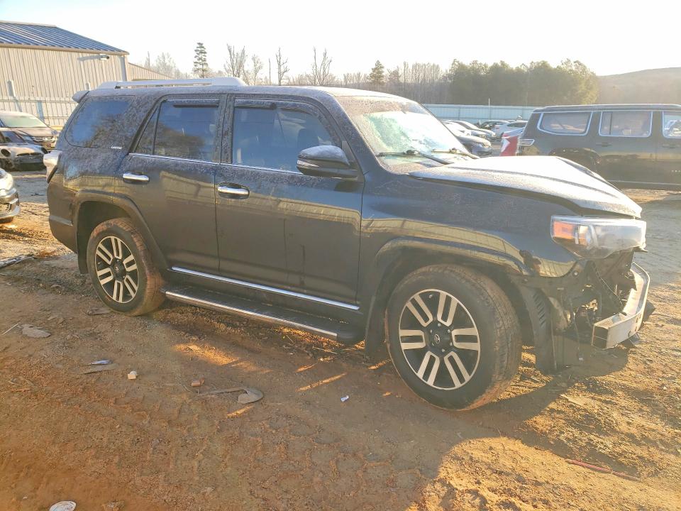 Photo 4 from auction – 2018 TOYOTA 4RUNNER with VIN JTEBU5JR2J5560271