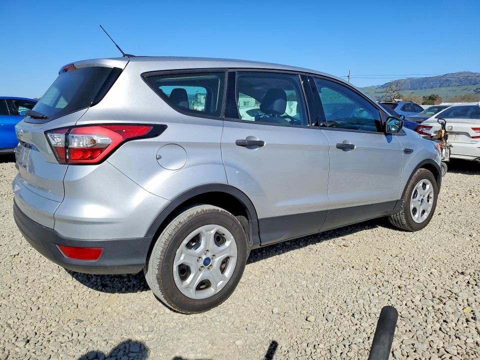 Photo 3 from auction – 2017 FORD ESCAPE with VIN 1FMCU0F73HUC11828