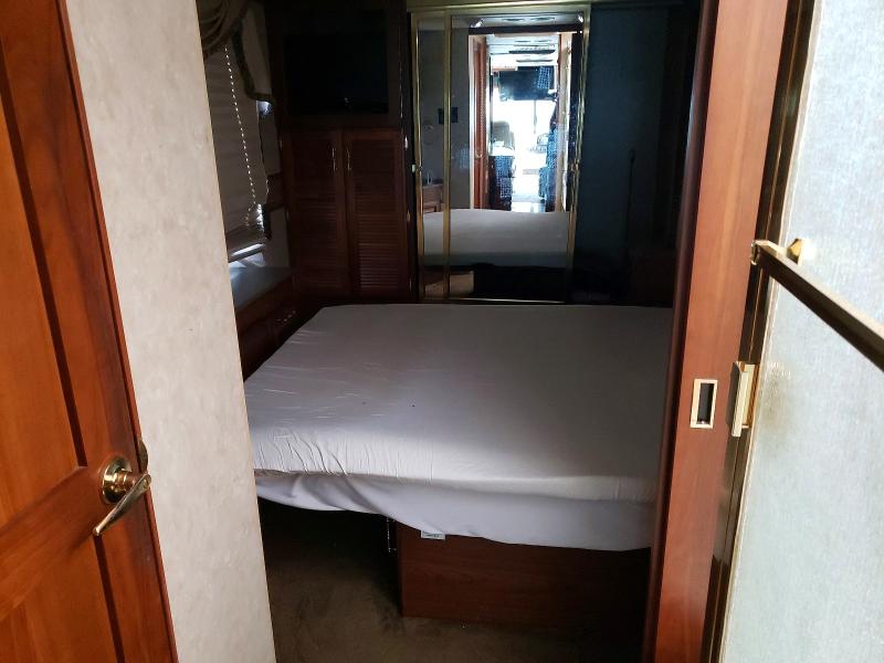 Zdjęcie 6 z aukcji – 2003 DISC MOTORHOME z VIN 4UZAAHAK53CL82007