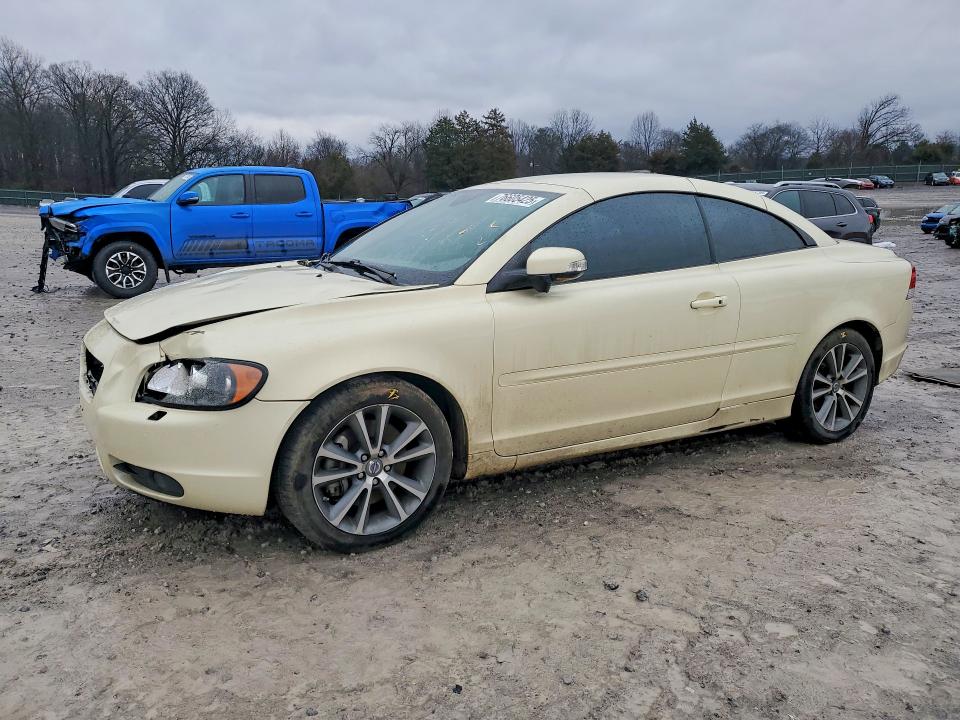 VOLVO C70 2010 with VIN YV1672MC9AJ092463 - Photo from auction