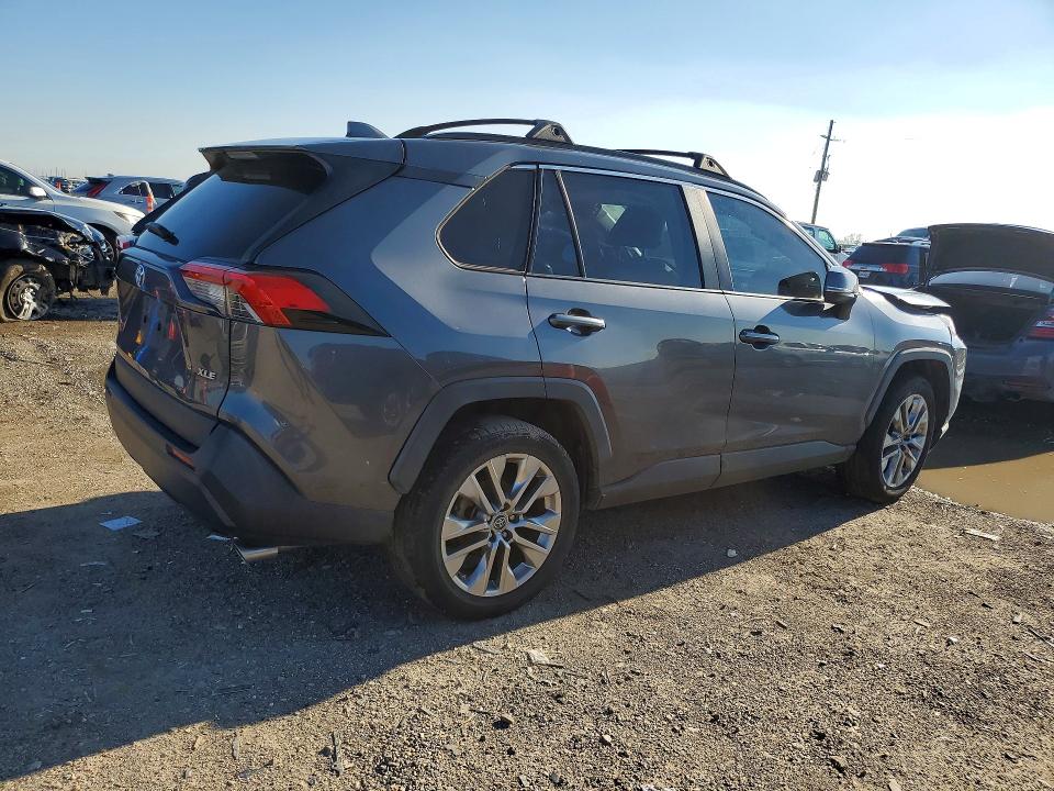 Photo 3 from auction – 2019 TOYOTA RAV4 with VIN JTMC1RFVXKD500292