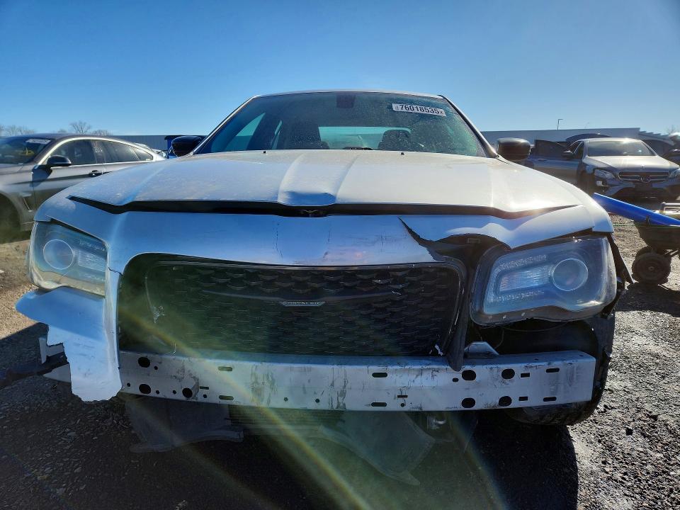 Photo 5 from auction – 2019 CHRYSLER 300 with VIN 2C3CCAAG2KH711059
