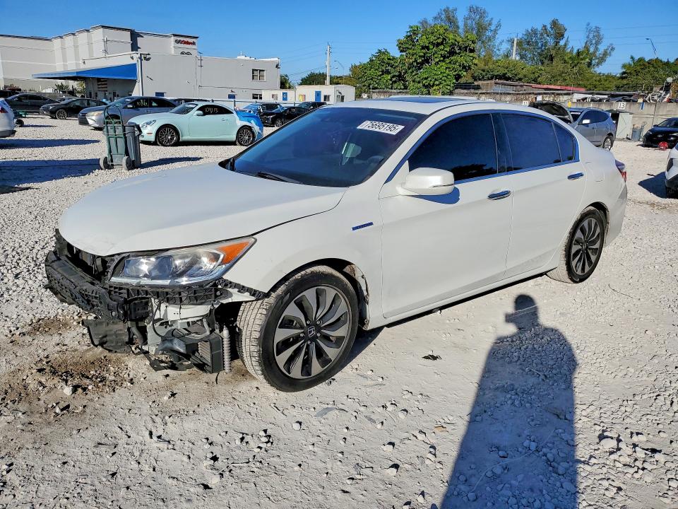 Photo 1 from auction – 2017 HONDA ACCORD with VIN JHMCR6F52HC002771