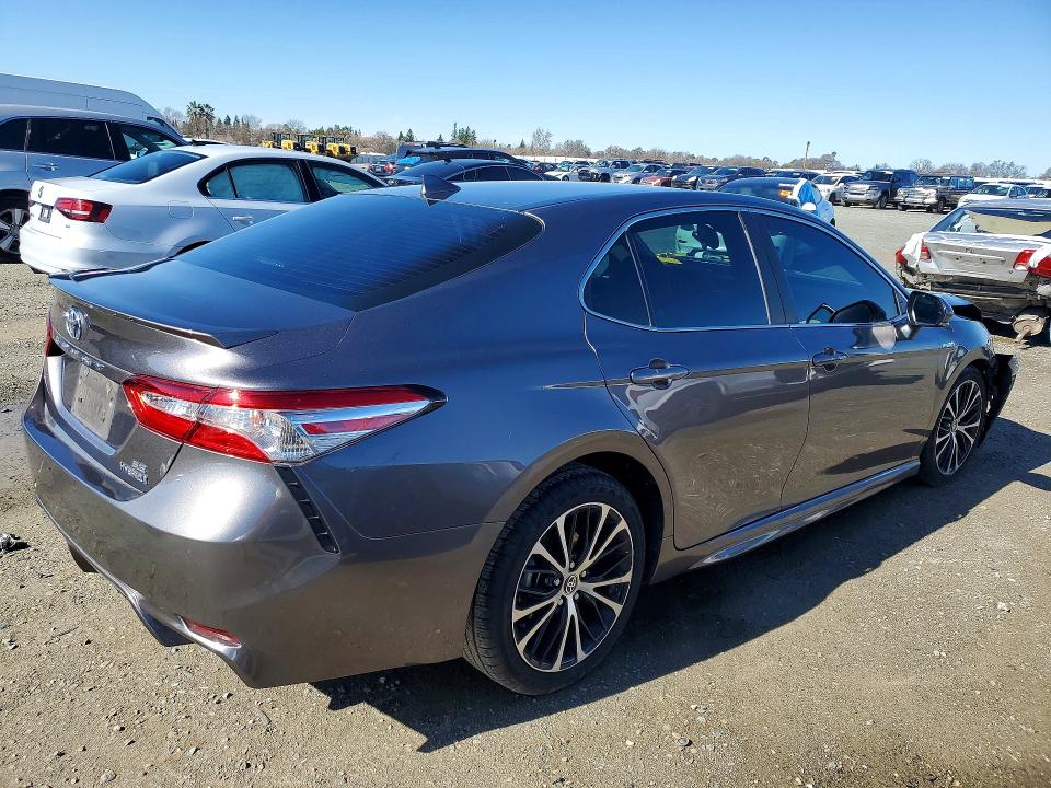 Photo 3 from auction – 2020 TOYOTA CAMRY with VIN 4T1J31AK5LU531902