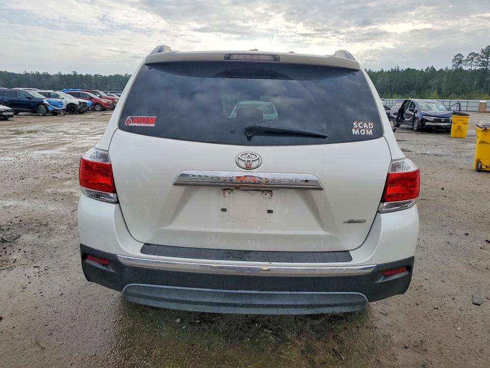 Photo 6 from auction – 2011 TOYOTA HIGHLANDER with VIN 5TDDK3EH9BS041044