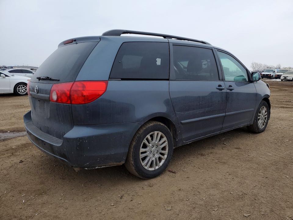 Photo 3 from auction – 2010 TOYOTA SIENNA XLE with VIN 5TDYK4CC6AS301042