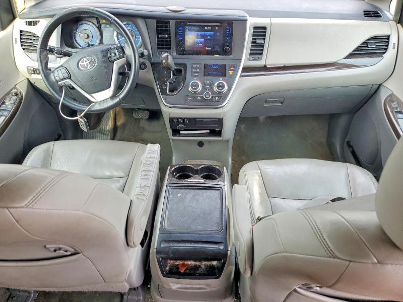 Photo 8 from auction – 2017 TOYOTA SIENNA with VIN 5TDYZ3DC0HS841923