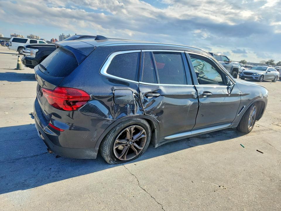 Foto 3 de la subasta – 2019 BMW X3 con VIN 5UXTR7C56KLF27157
